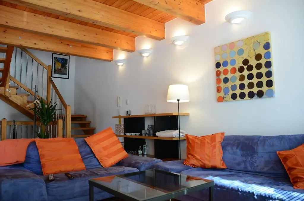 Hôtel Wooden House In Vienna On The Edge Of The Beautiful Forests Of Vienne Autriche