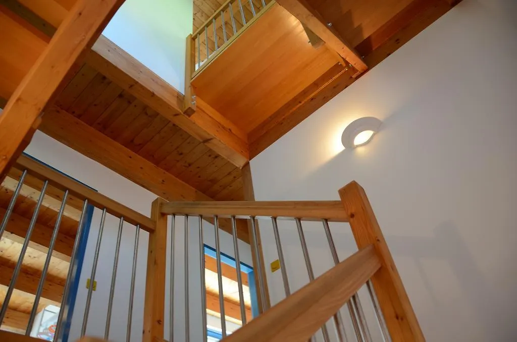 Hôtel Wooden House In Vienna On The Edge Of The Beautiful Forests Of Vienne 0*,  Autriche