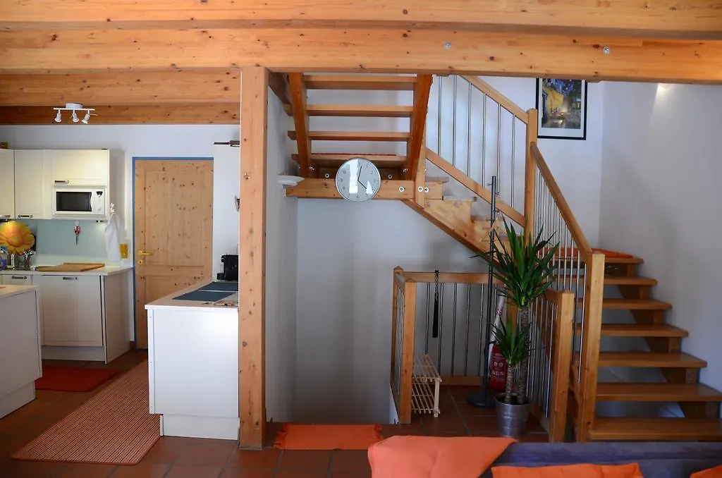 Hôtel Wooden House In Vienna On The Edge Of The Beautiful Forests Of Vienne Hébergement de vacances