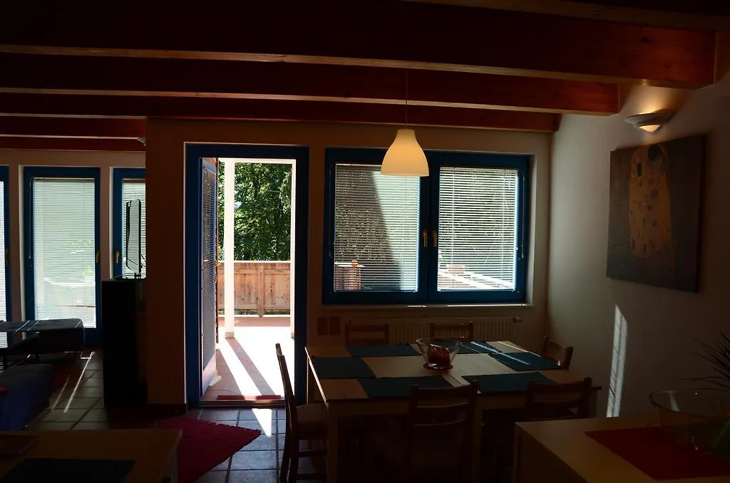 Hébergement de vacances Hôtel Wooden House In Vienna On The Edge Of The Beautiful Forests Of Vienne Autriche