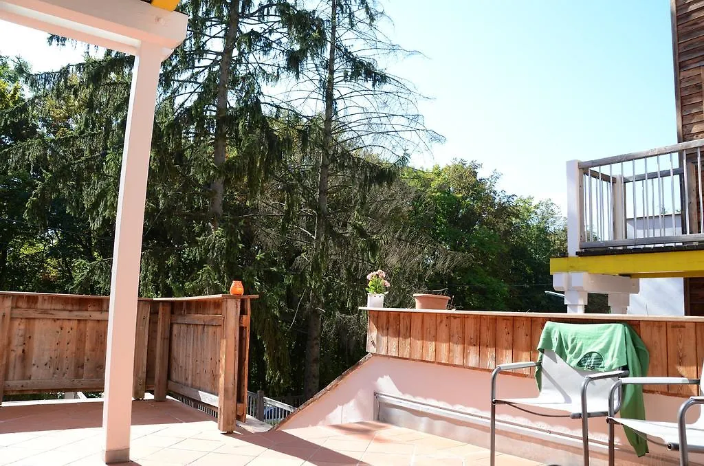 Hôtel Wooden House In Vienna On The Edge Of The Beautiful Forests Of Vienne 0*,