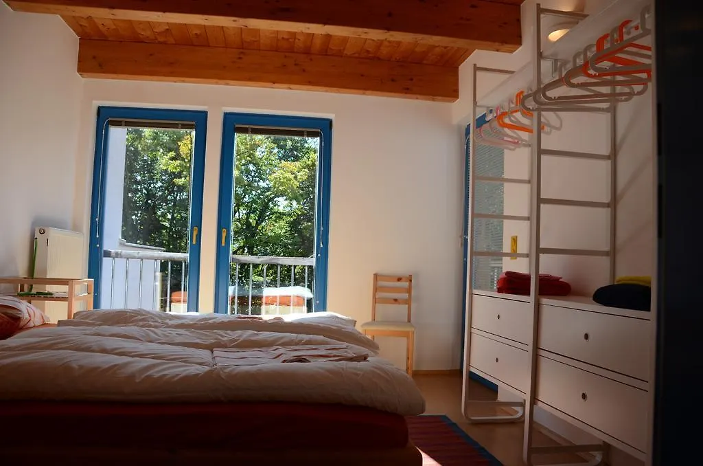 Hôtel Wooden House In Vienna On The Edge Of The Beautiful Forests Of Vienne 0*,