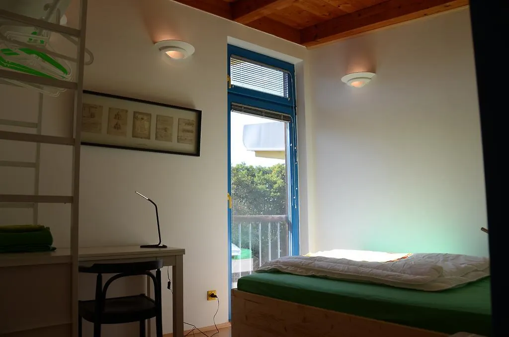 Hôtel Wooden House In Vienna On The Edge Of The Beautiful Forests Of Vienne