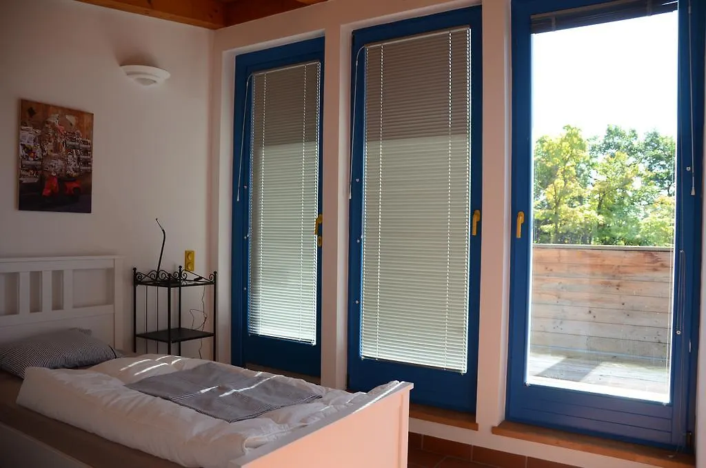 Hébergement de vacances Hôtel Wooden House In Vienna On The Edge Of The Beautiful Forests Of Vienne